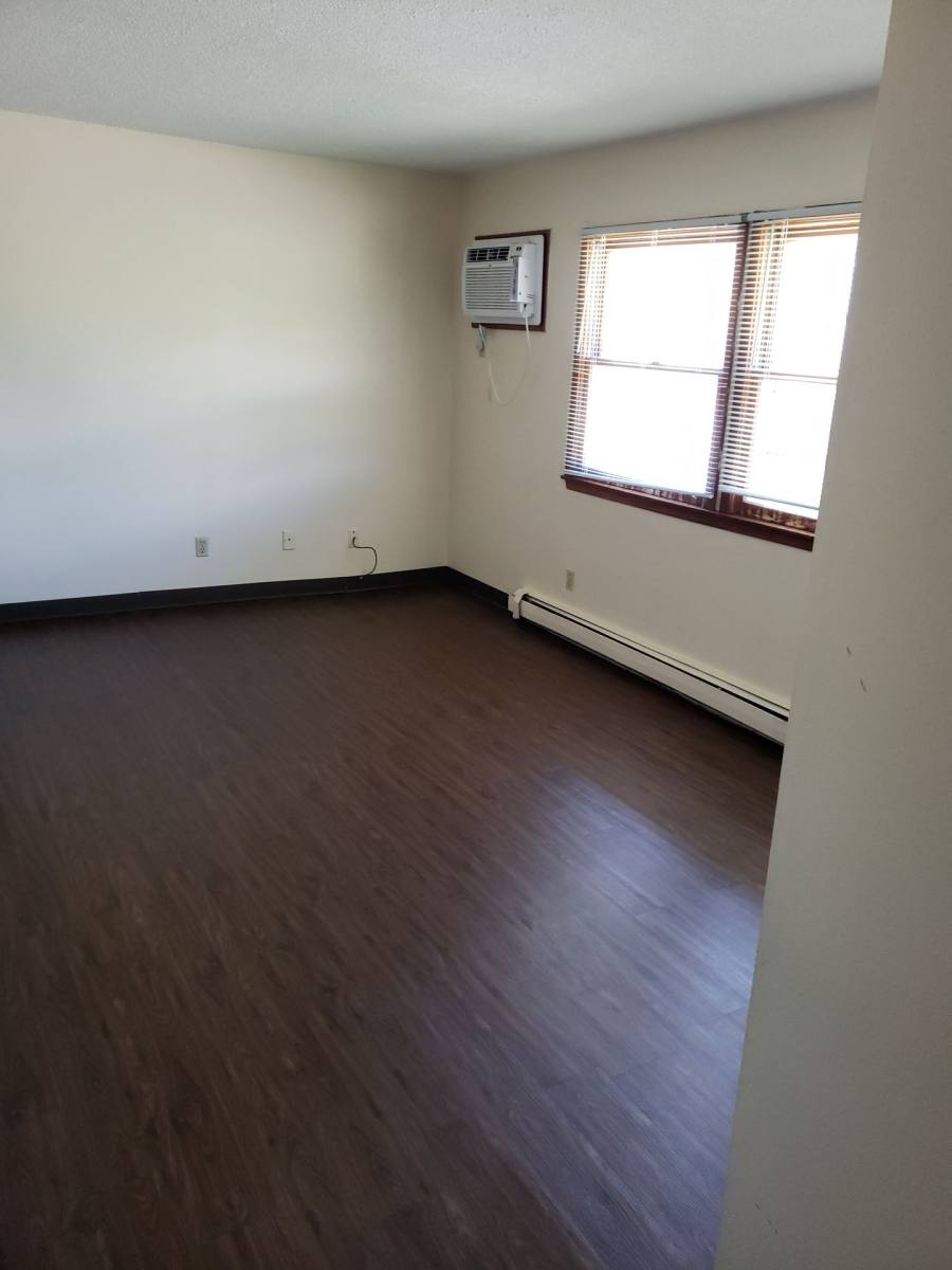 Apartment for rent at 1910-1914 Casady Dr, Des Moines, IA 50315