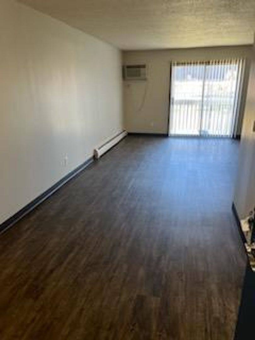Apartment for rent at 1910-1914 Casady Dr, Des Moines, IA 50315