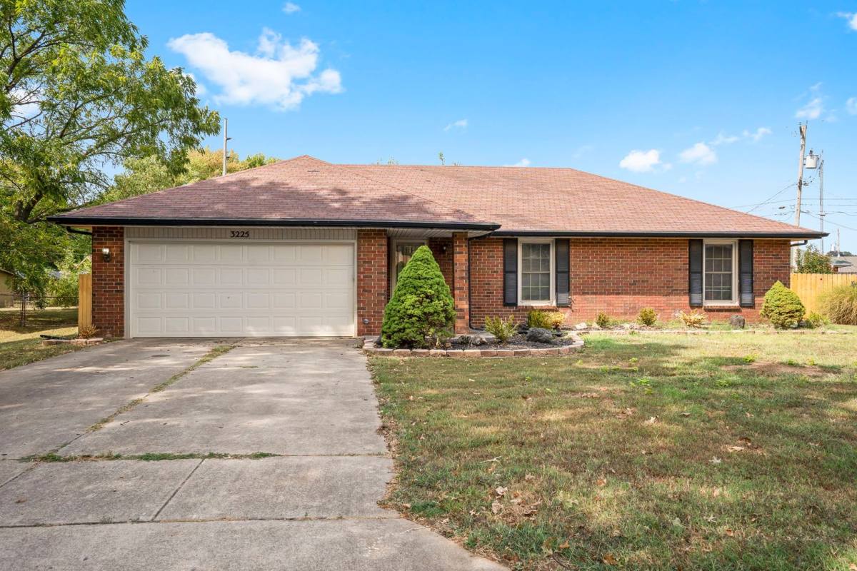 House for rent at 3225 Kimbrough Ave, Springfield, MO 65807