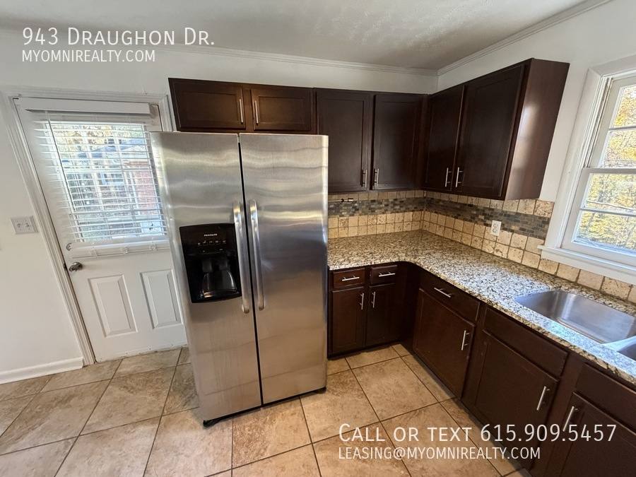 House for rent at 943 Draughon Dr, Greenbrier, TN 37073