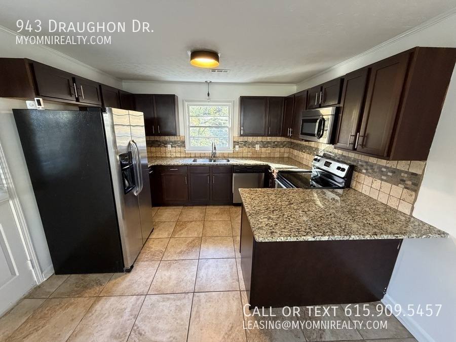 House for rent at 943 Draughon Dr, Greenbrier, TN 37073