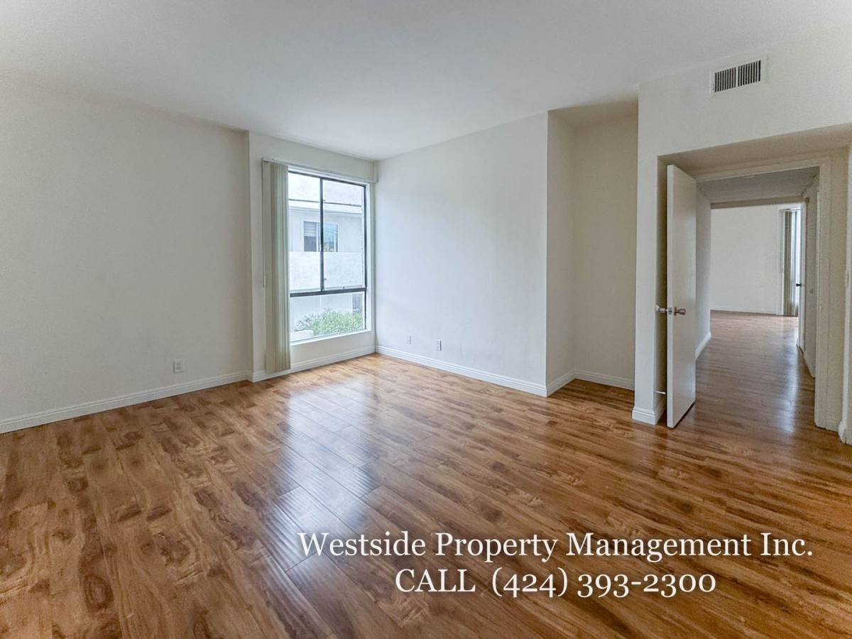 Apartment for rent at 1558 Brockton Ave #4, Los Angeles, CA 90025