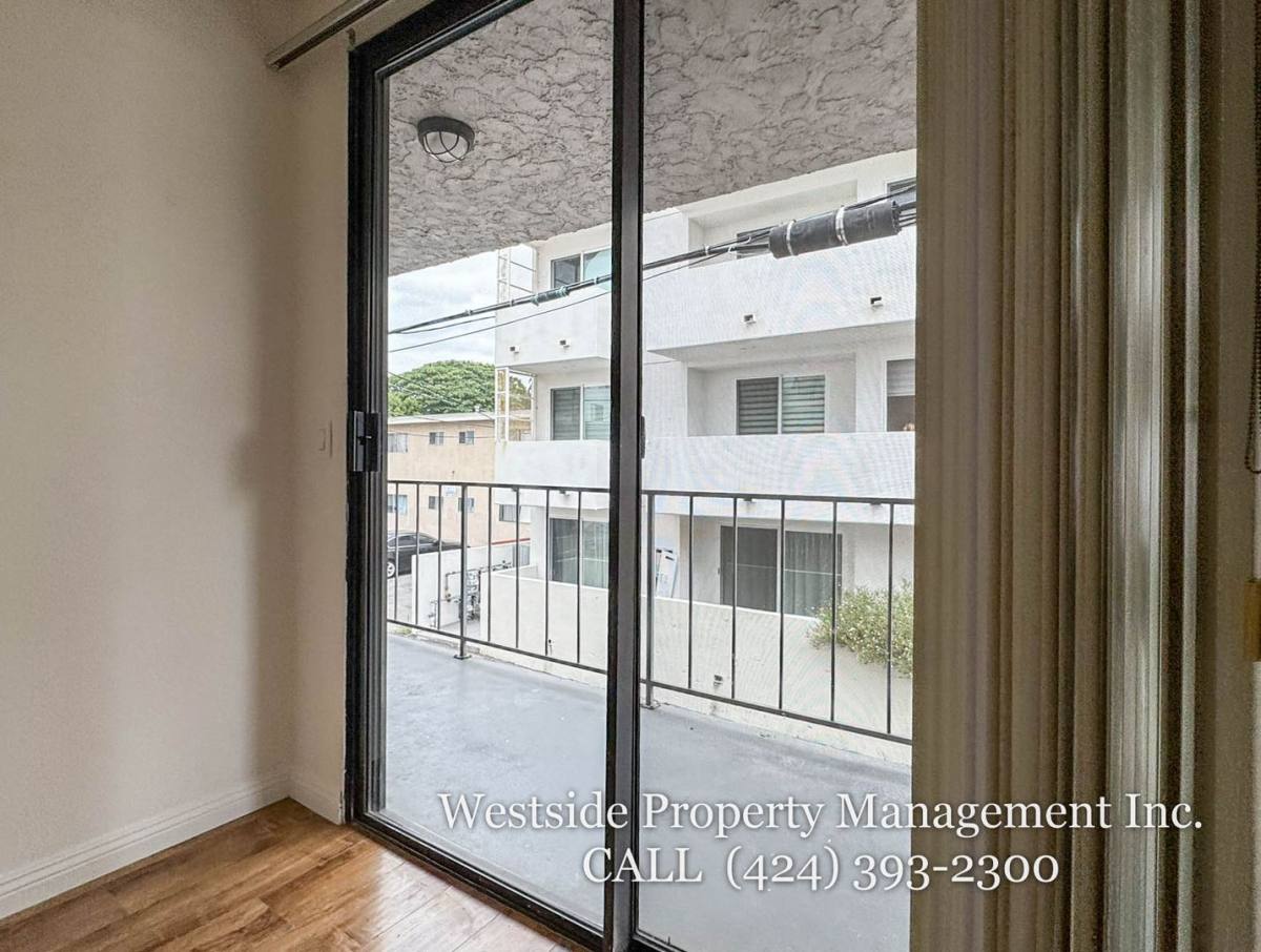 Apartment for rent at 1558 Brockton Ave #4, Los Angeles, CA 90025