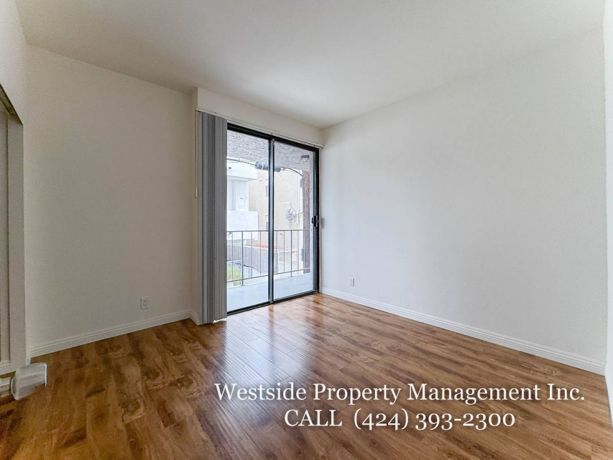 Apartment for rent at 1558 Brockton Ave #4, Los Angeles, CA 90025