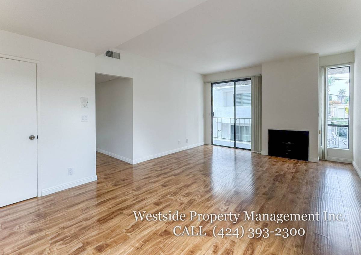 Apartment for rent at 1558 Brockton Ave #4, Los Angeles, CA 90025