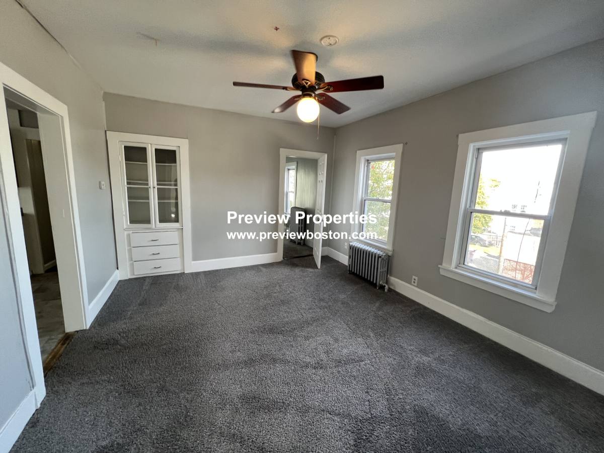 Apartment for rent at 696 Broadway #1, Everett, MA 02149