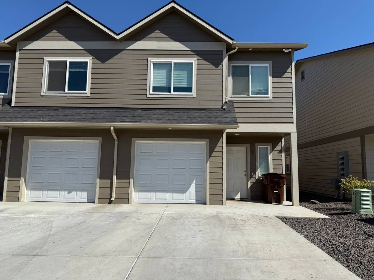 Townhouse for rent at 5300 Smitten St, Yakima, WA 98908