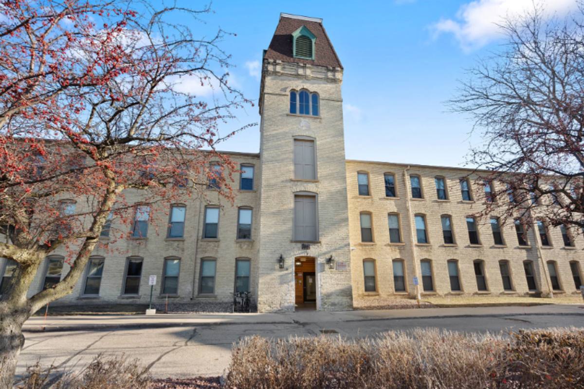Apartment for rent at 222 N Franklin St, Janesville, WI 53548