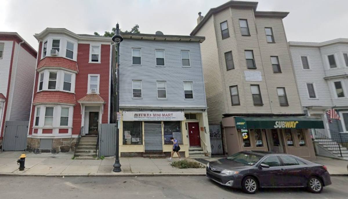 House for rent at 1582 Tremont St #4, Roxbury Crossing, MA 02120