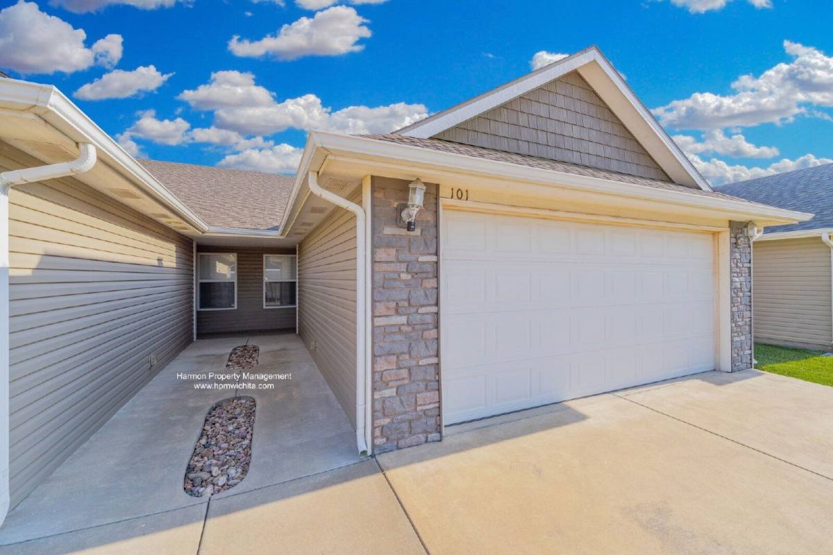 Apartment for rent at 5326 N Hillside St #101, Wichita, KS 67219