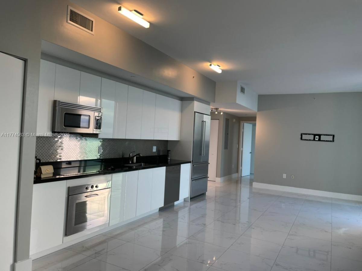 Condo for rent at 92 SW 3rd St #5206, Miami, FL 33130