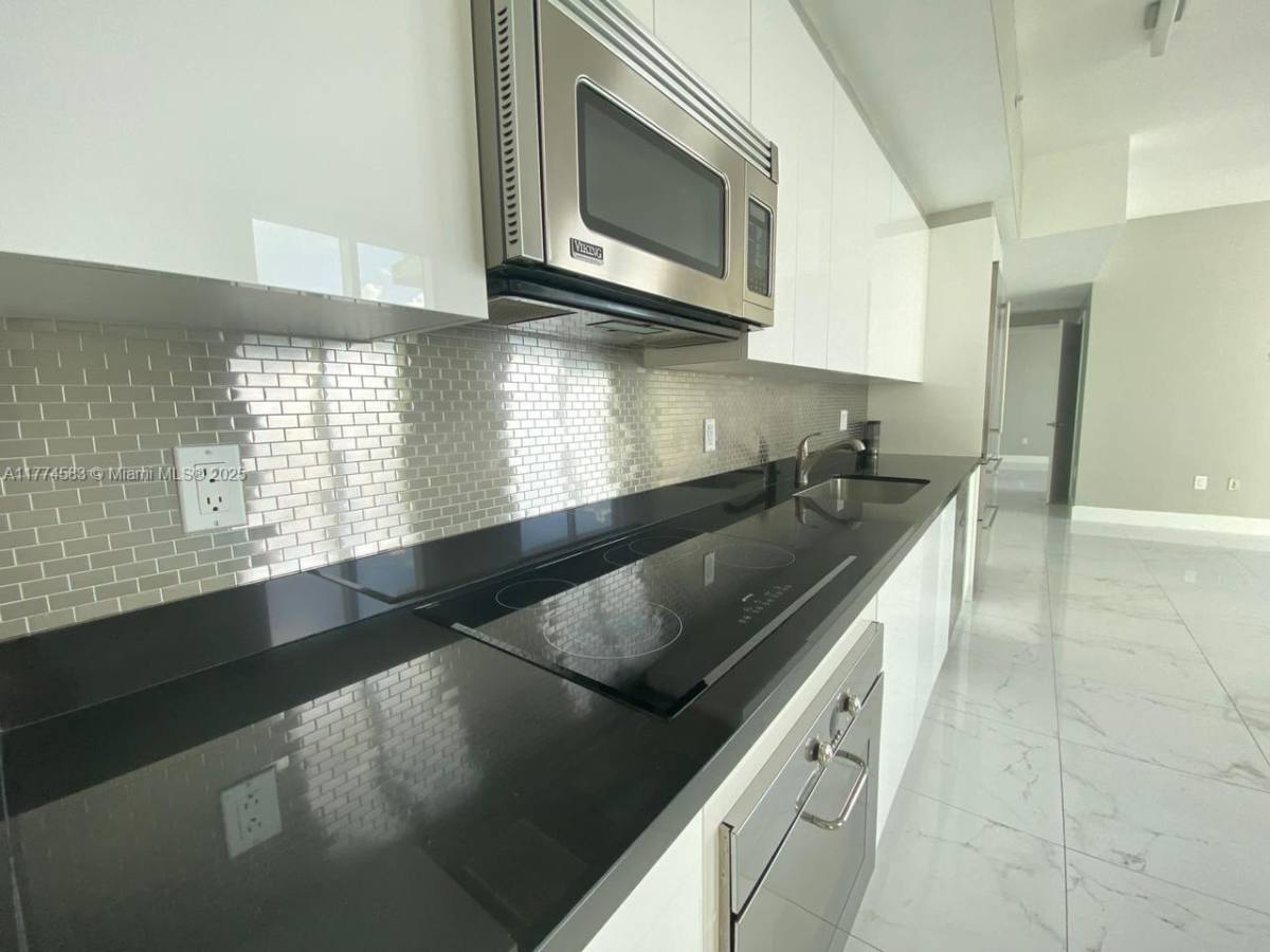 Condo for rent at 92 SW 3rd St #5206, Miami, FL 33130