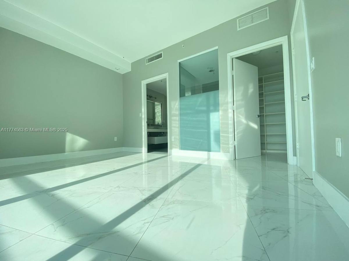 Condo for rent at 92 SW 3rd St #5206, Miami, FL 33130