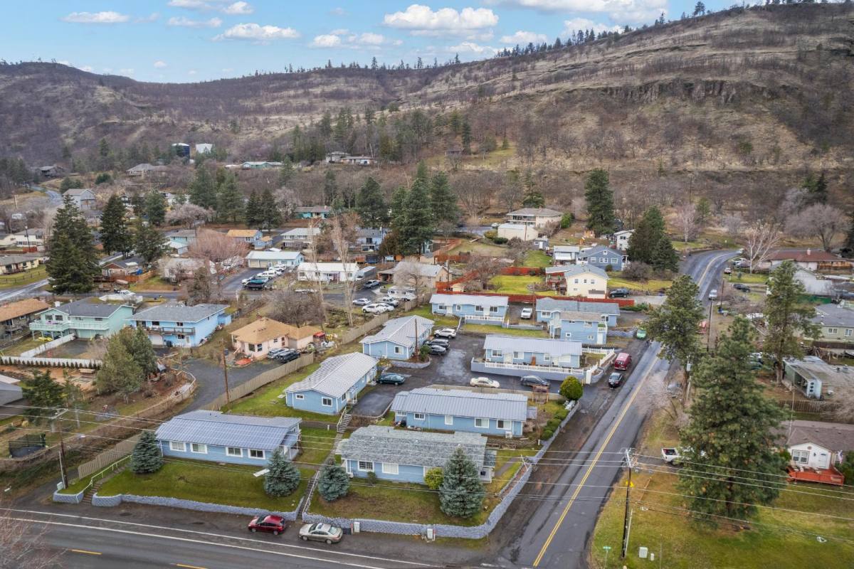Apartment for rent at 1106 Emerson Dr #9, The Dalles, OR 97058