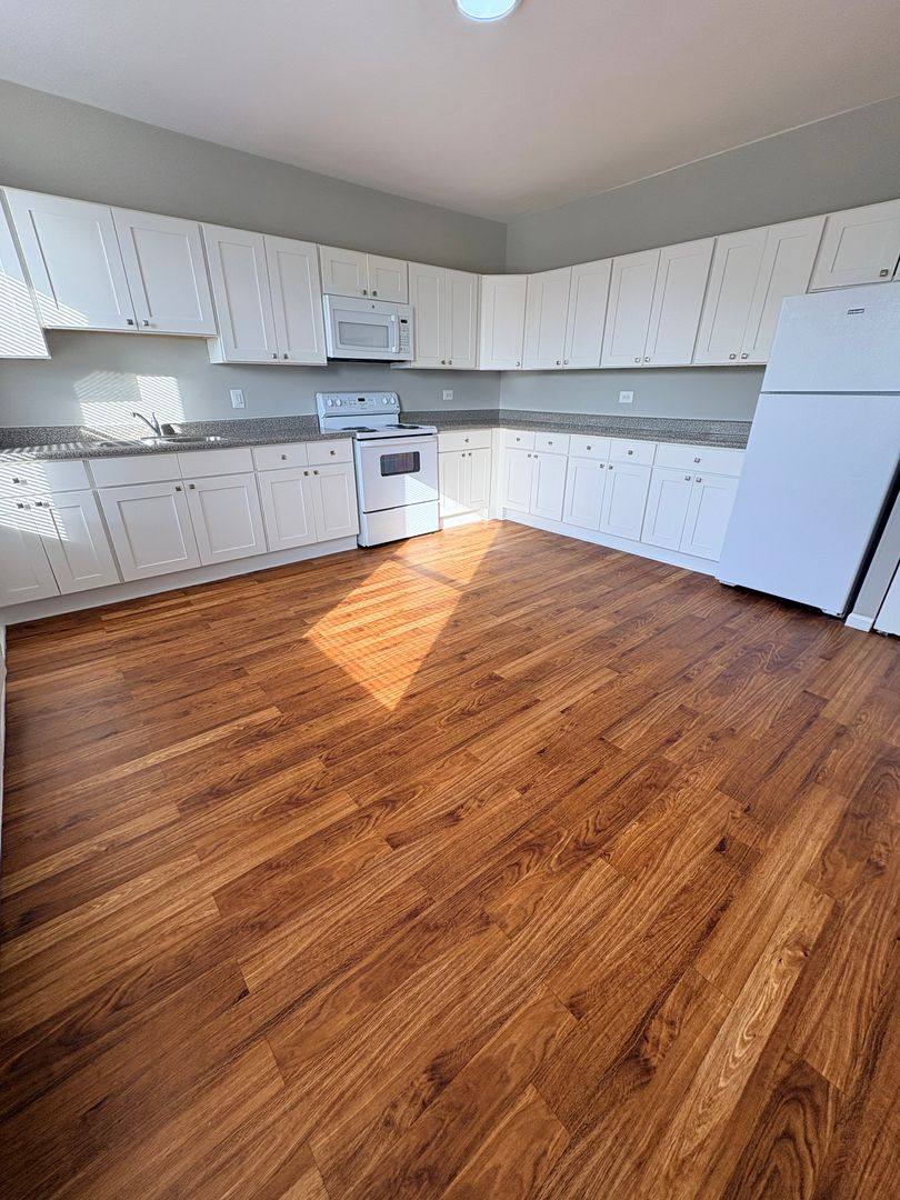 Apartment for rent at 5000 W Madison St, Chicago, IL 60644