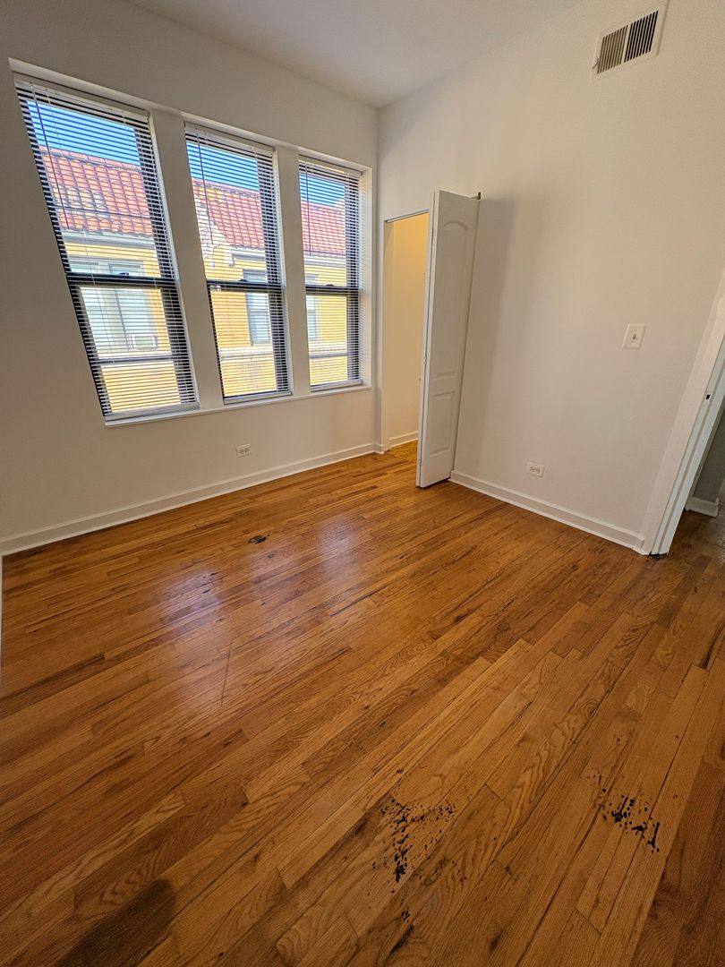 Apartment for rent at 5716 W Washington Blvd, Chicago, IL 60644