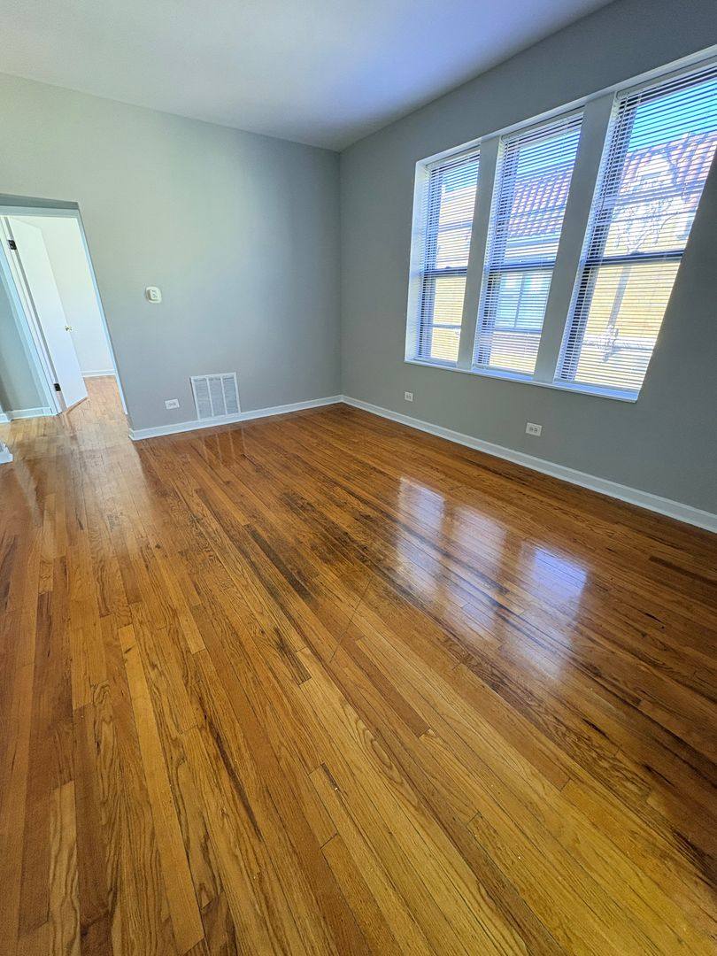 Apartment for rent at 5716 W Washington Blvd, Chicago, IL 60644