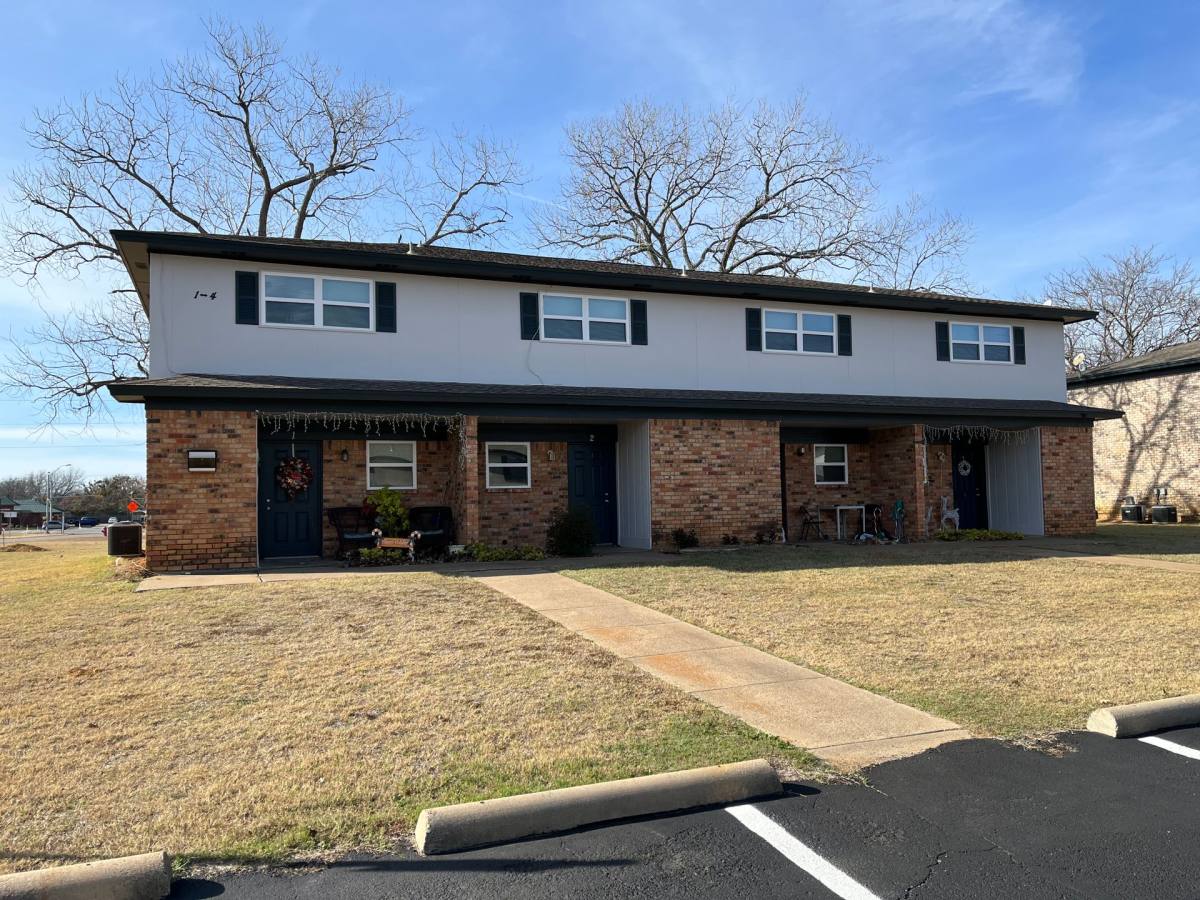 Townhouse for rent at 405 McMillain St, Joshua, TX 76058