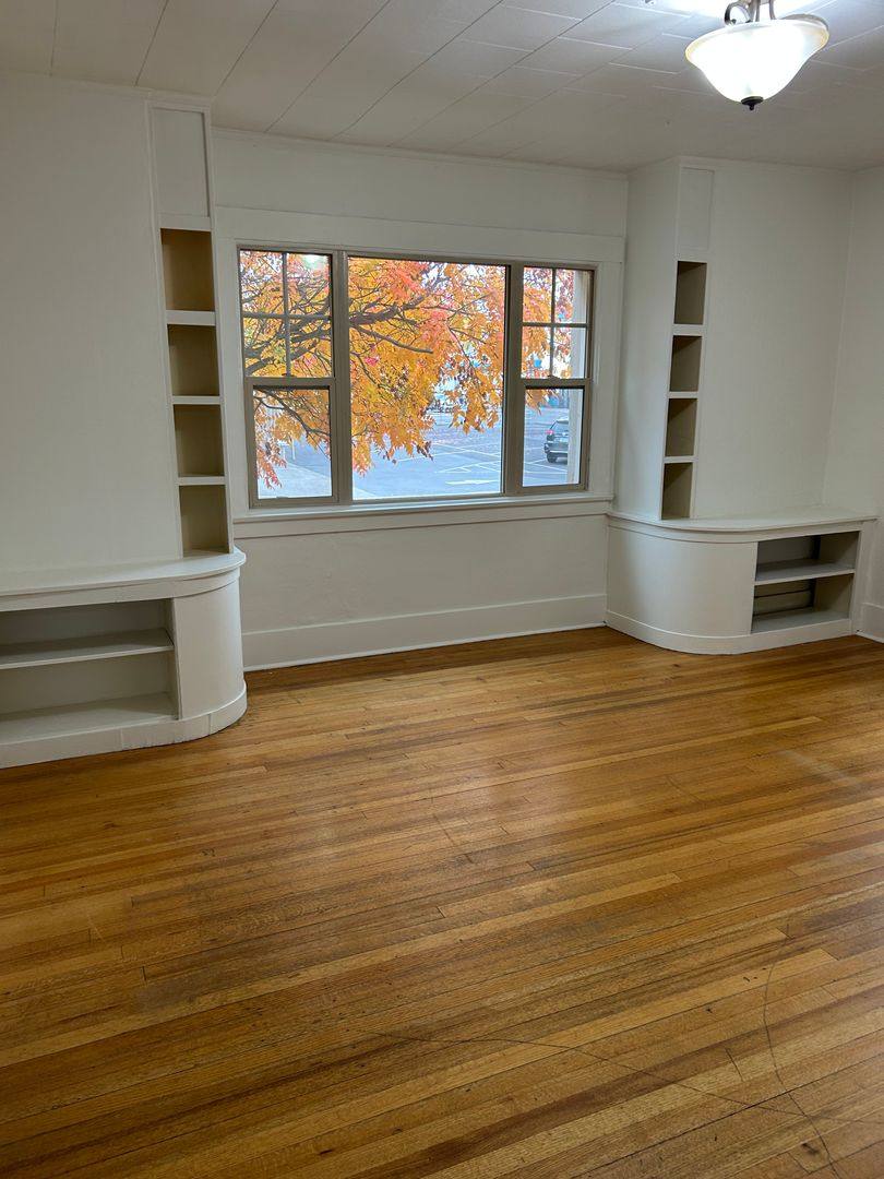 Apartment for rent at 38 N Oakdale Ave, Medford, OR 97501