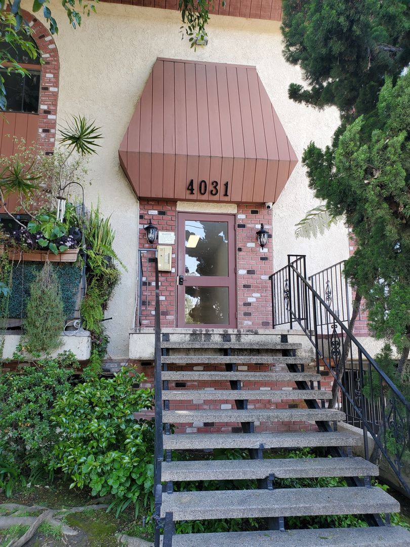 Apartment for rent at 4031 McLaughlin Ave, Los Angeles, CA 90066