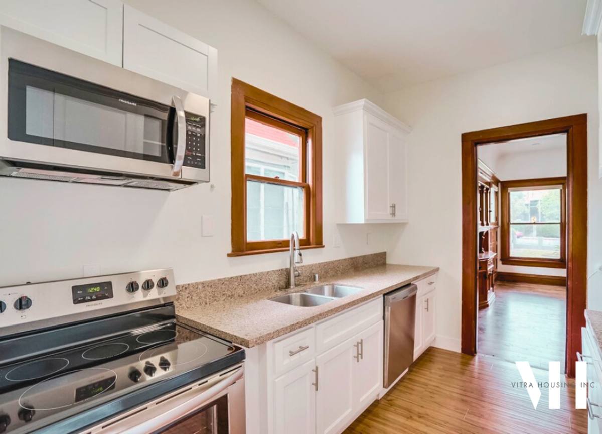Apartment for rent at 1180 W Adams Blvd, Los Angeles, CA 90007