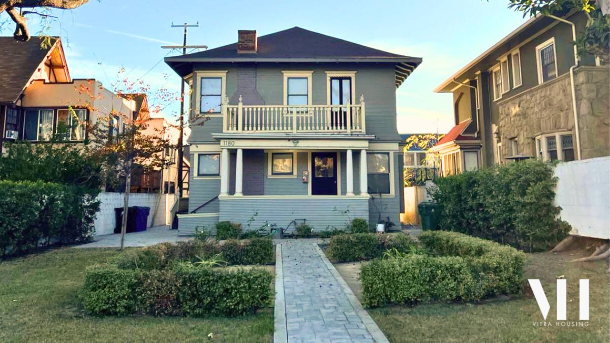 Apartment for rent at 1180 W Adams Blvd, Los Angeles, CA 90007