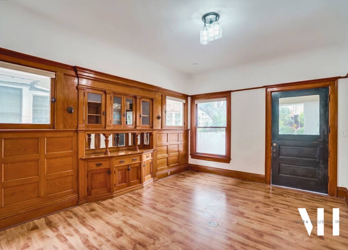 Apartment for rent at 1180 W Adams Blvd, Los Angeles, CA 90007