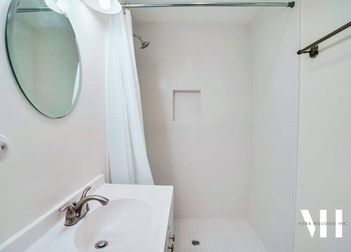 Apartment for rent at 1180 W Adams Blvd, Los Angeles, CA 90007