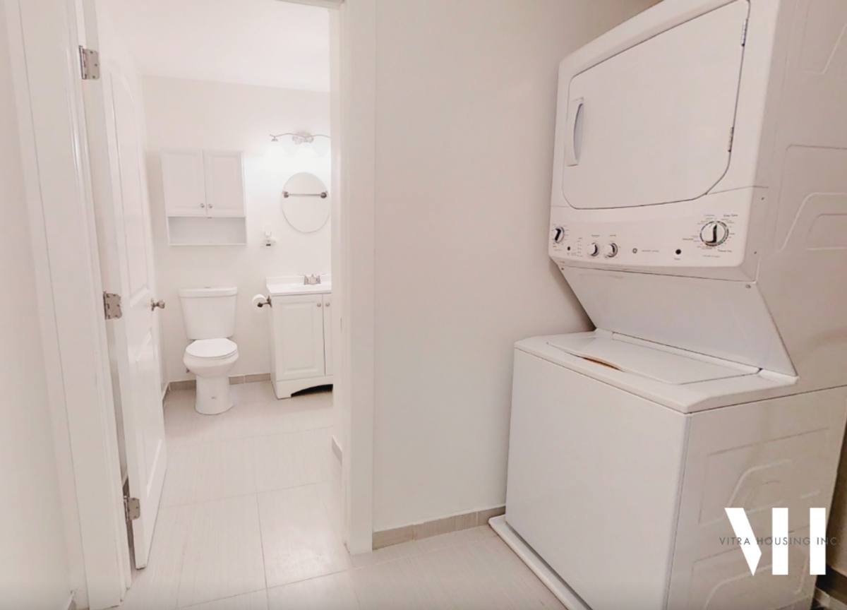 Apartment for rent at 1180 W Adams Blvd, Los Angeles, CA 90007