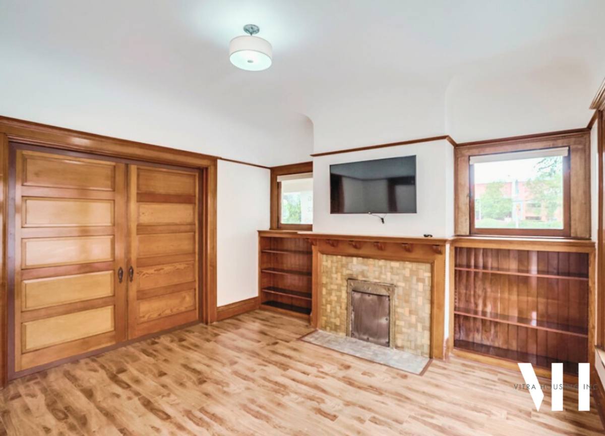 Apartment for rent at 1180 W Adams Blvd, Los Angeles, CA 90007