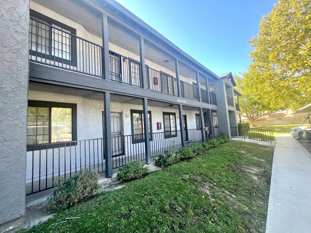 Apartment for rent at 44030 - 44042 25th St W, Lancaster, CA 93536
