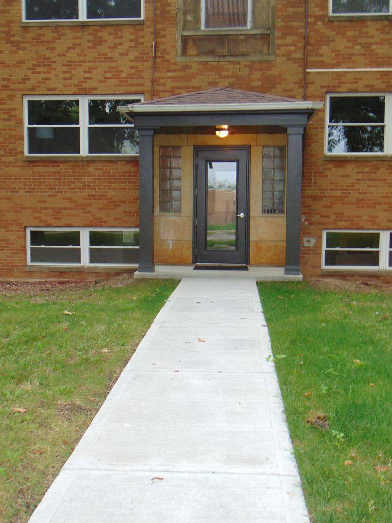Apartment for rent at 21140-21180 Detriot Rd, Rocky River, OH 44116