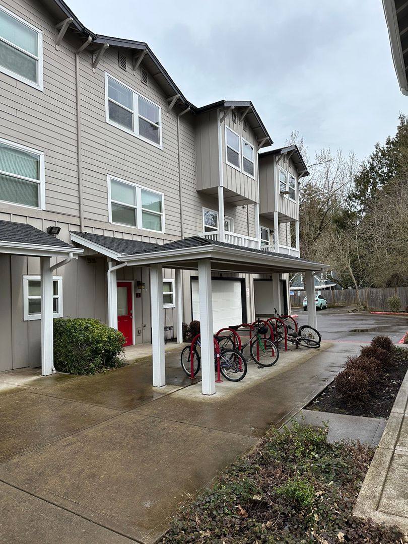 Townhouse for rent at 231 Whitesell St, Monmouth, OR 97361
