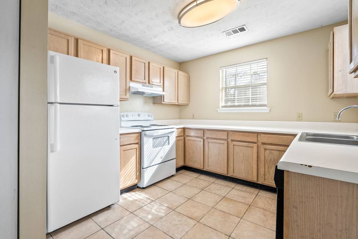 552 Oak Meadow Lane, Auburn, AL 36830 - Townhouse For Rent - Image 5