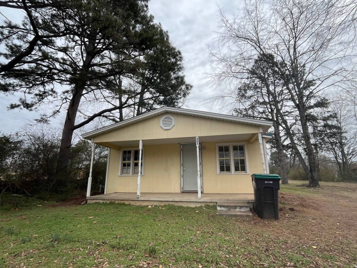 House for rent at 302 S Elizabeth St, Dover, AR 72837