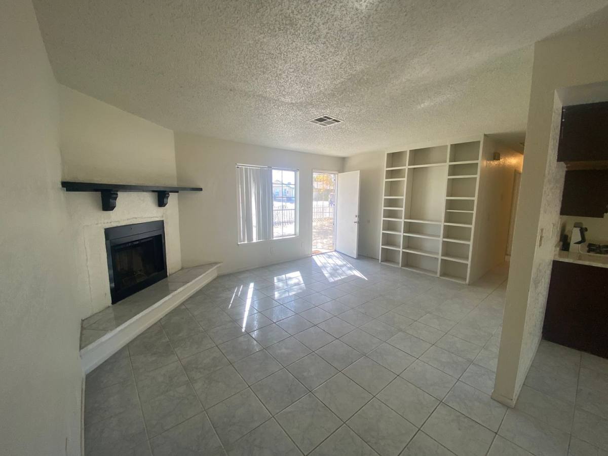 House for rent at 40715 179th St E, Lancaster, CA 93535