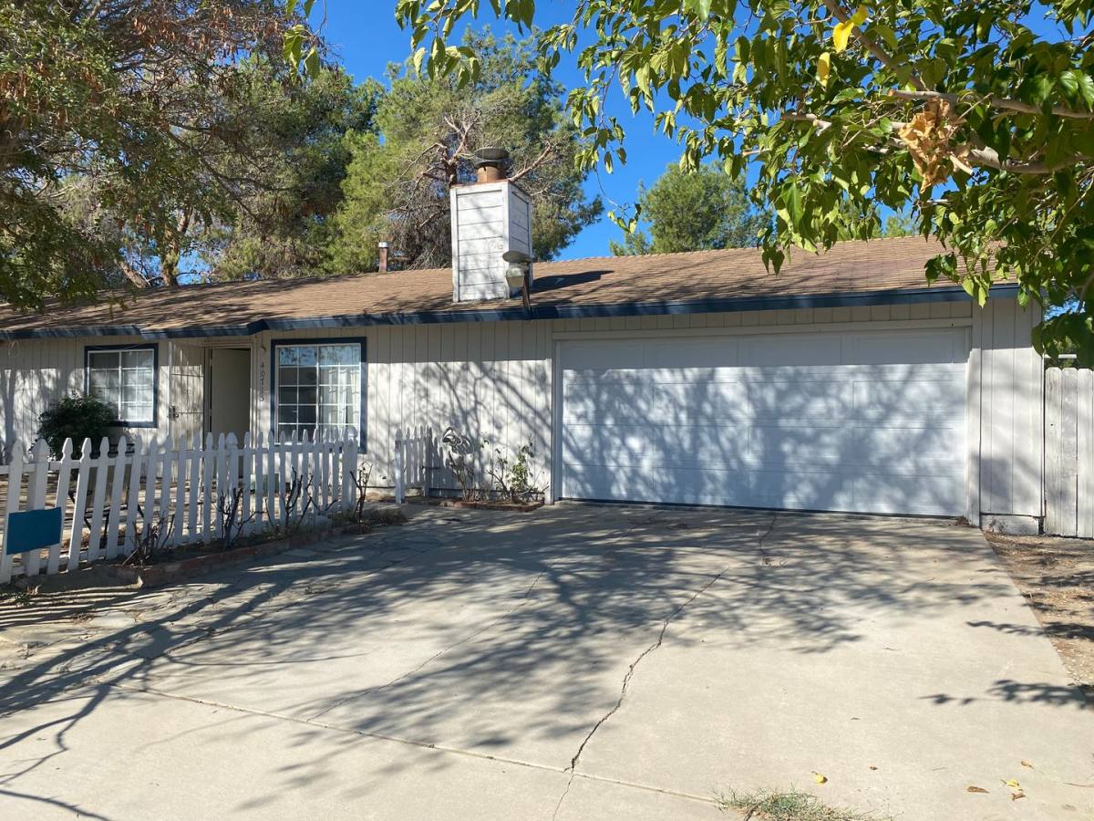 House for rent at 40715 179th St E, Lancaster, CA 93535