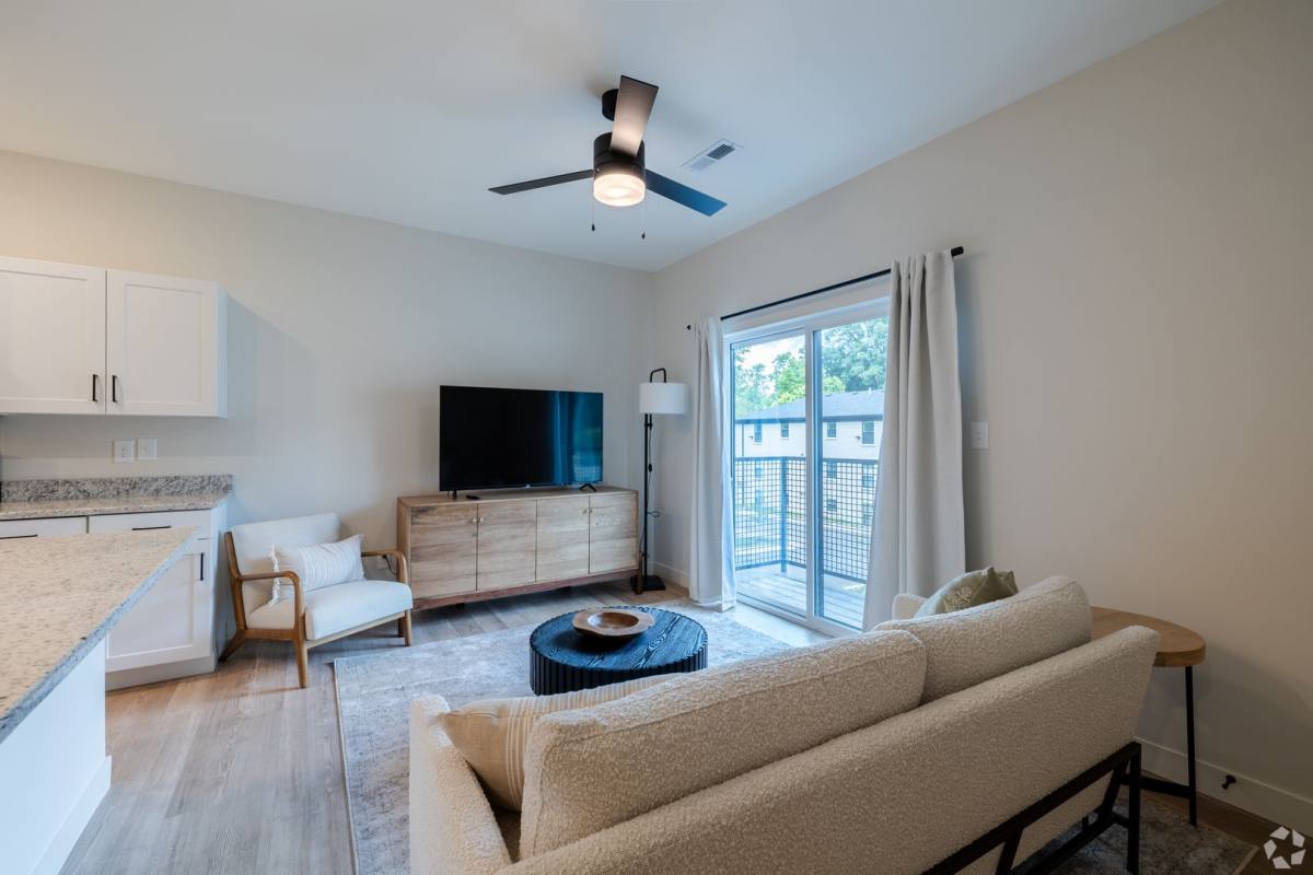Apartment for rent at 1729 Nicholasville Rd, Lexington, KY 40503