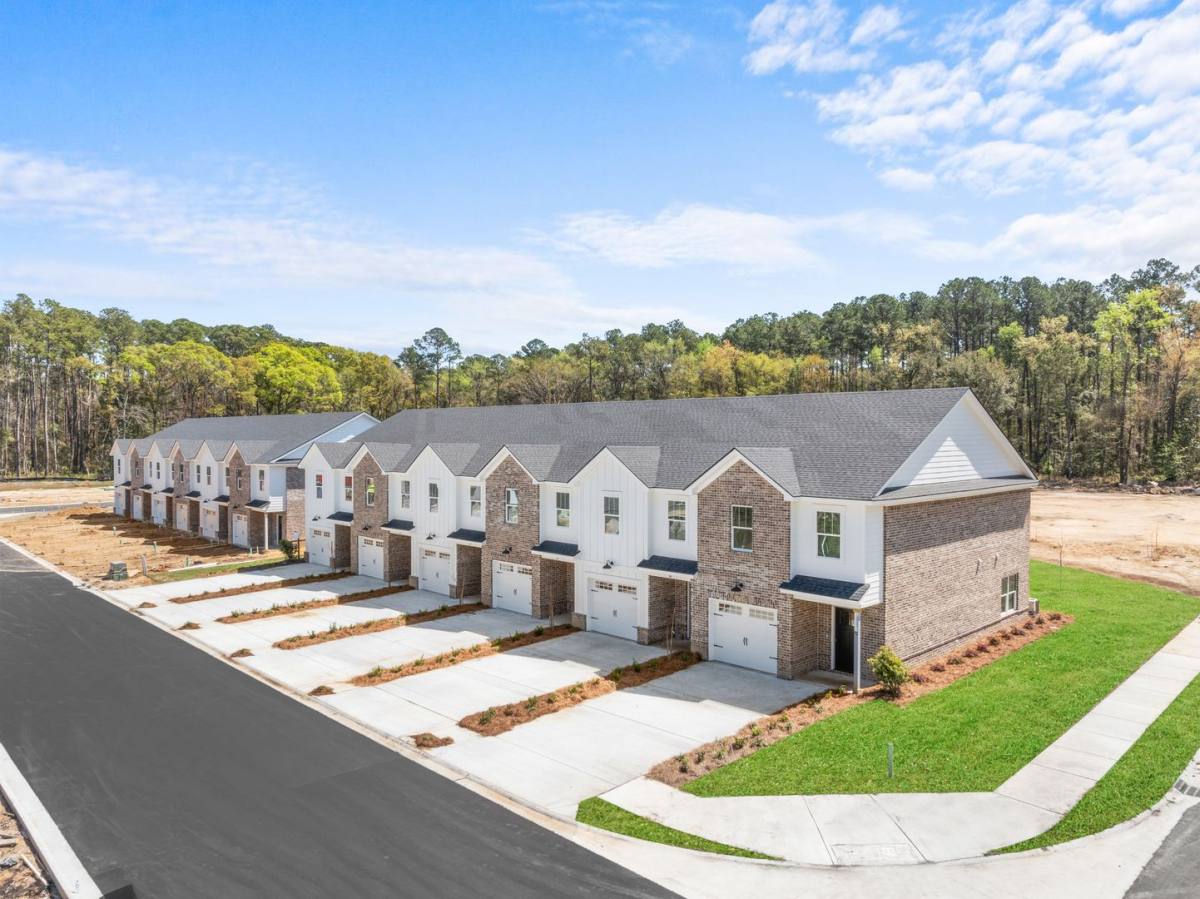 Apartment for rent at 2589 Harris Trail, Richmond Hill, GA 31324