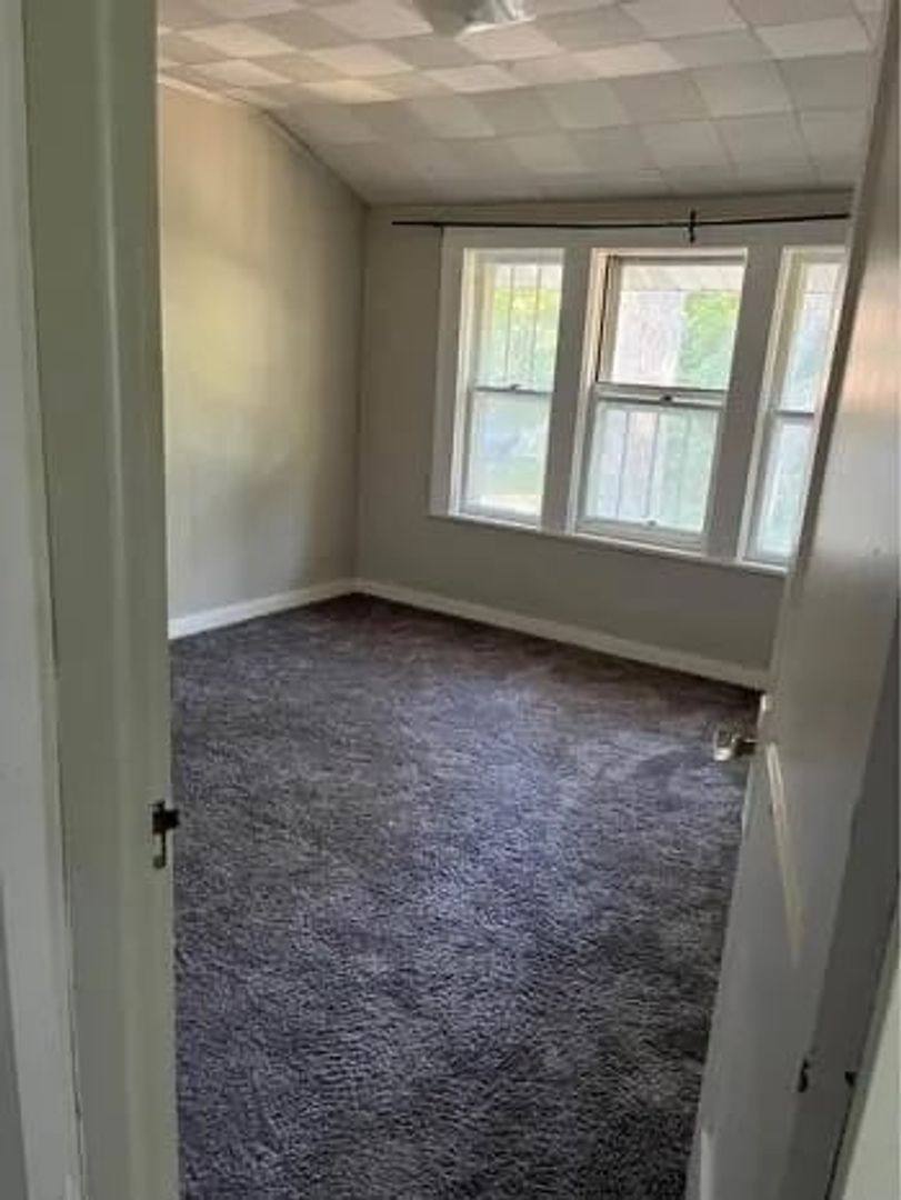 Apartment for rent at 406 S 6th Ave, Wausau, WI 54401