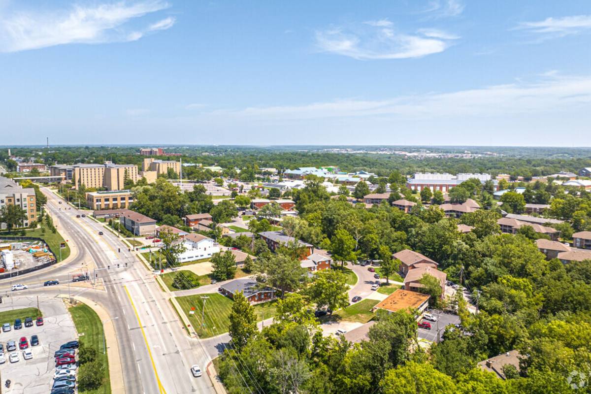 Apartment for rent at 915 Ashland Rd, Columbia, MO 65201