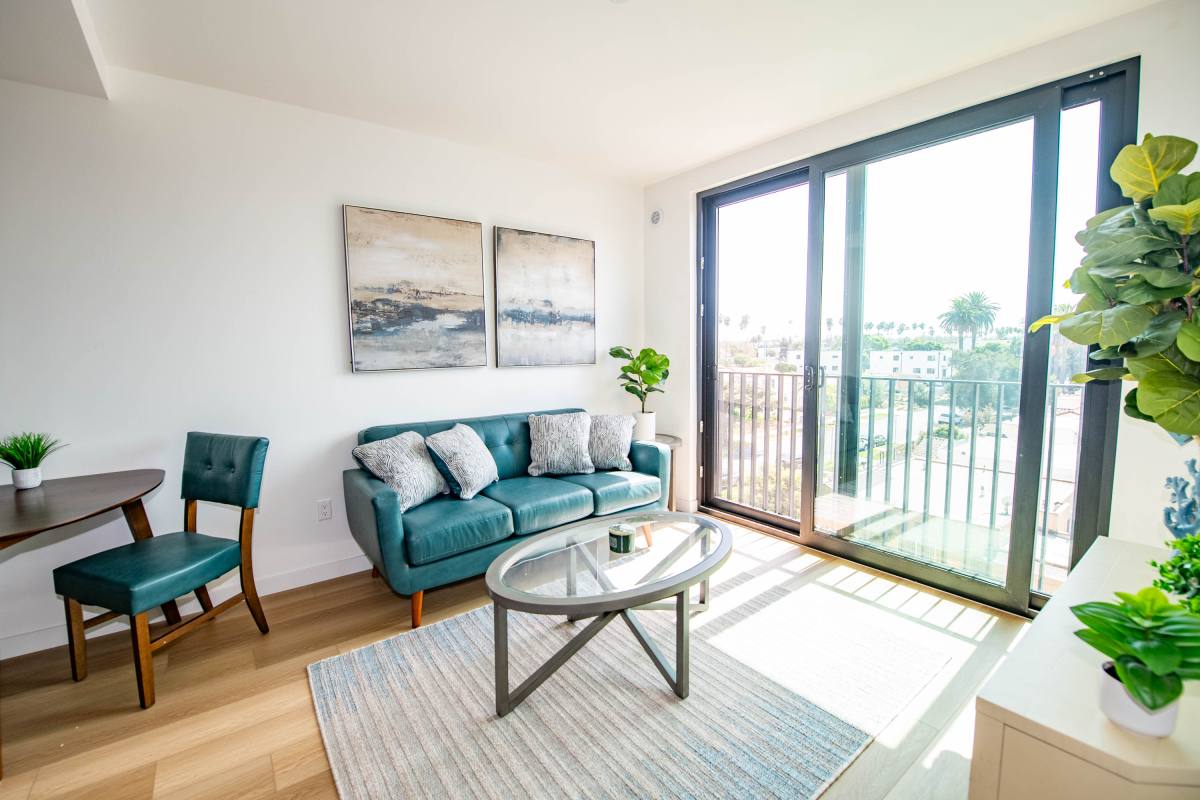 Apartment for rent at 2853 W Blvd #303, Los Angeles, CA 90016