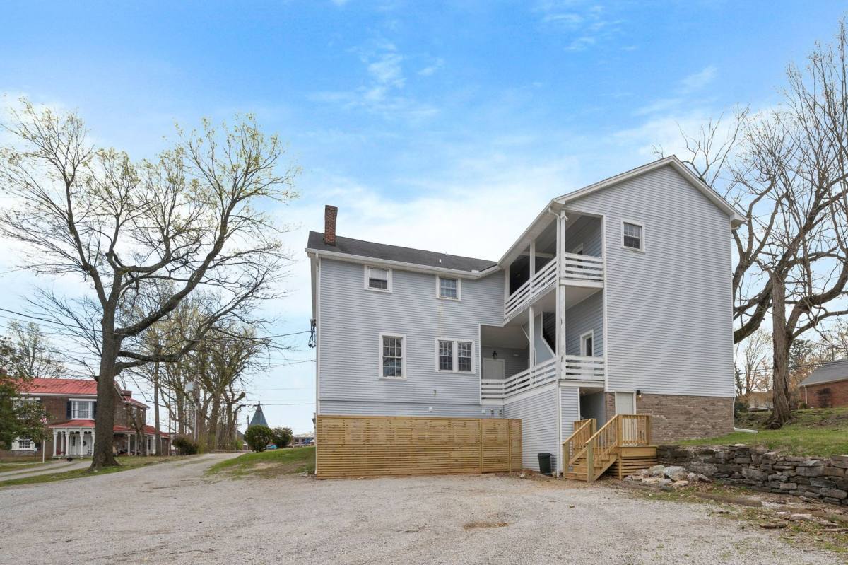 Apartment for rent at 212 W 6th St, Columbia, TN 38401