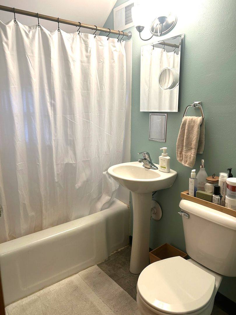 Apartment for rent at 532 Gilbert Ave, Eau Claire, WI 54701