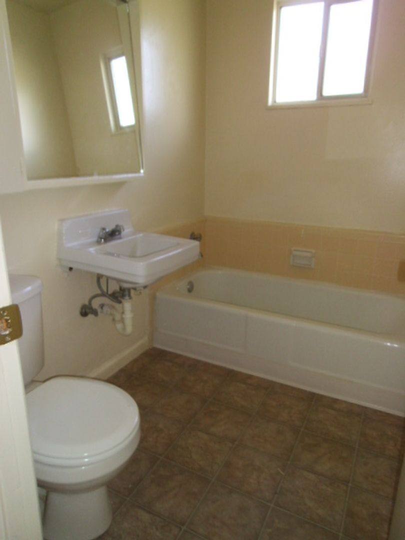 Apartment for rent at 111, 117, 119 W Locust, Lompoc, CA 93436