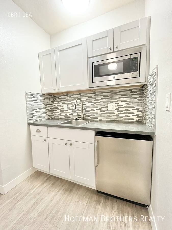 Apartment for rent at 412 S Lake St #304, Los Angeles, CA 90057