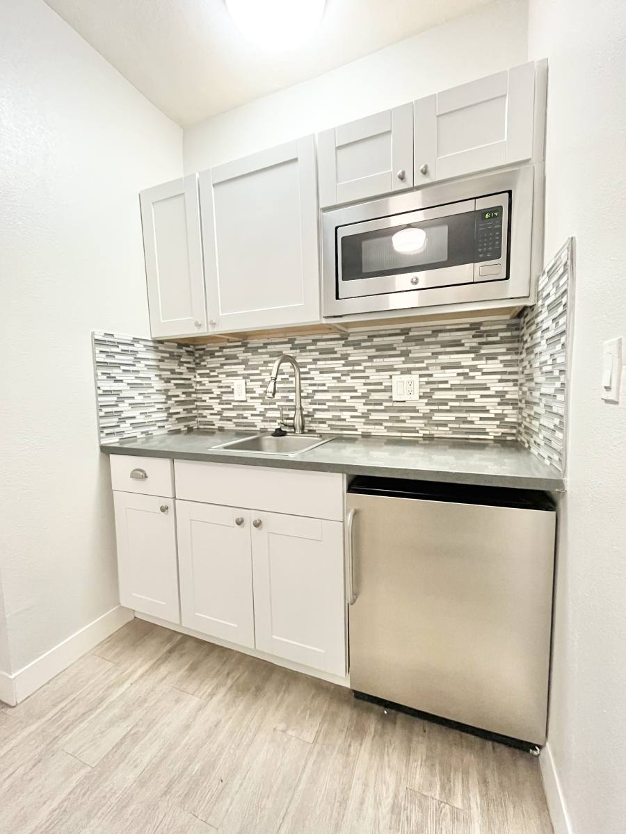 Apartment for rent at 412 S Lake St #304, Los Angeles, CA 90057