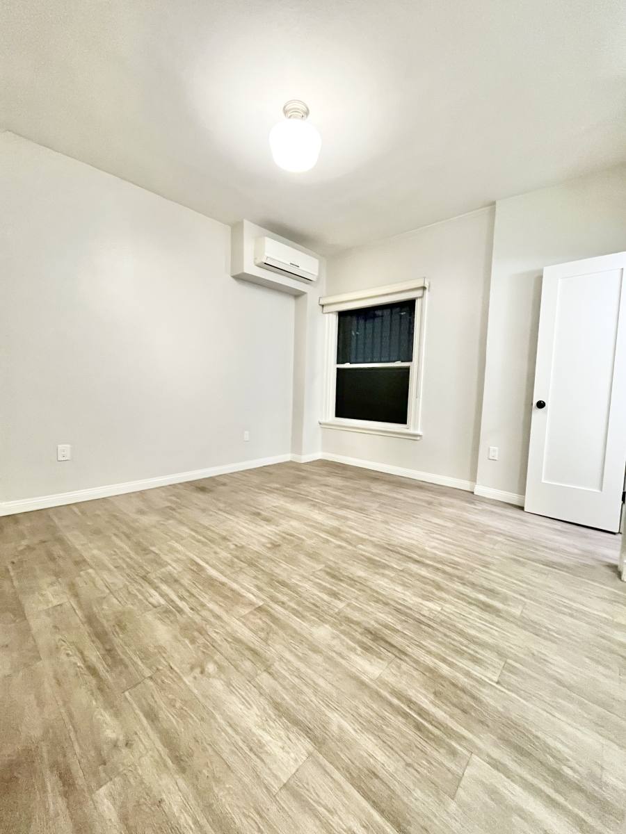 Apartment for rent at 412 S Lake St #304, Los Angeles, CA 90057