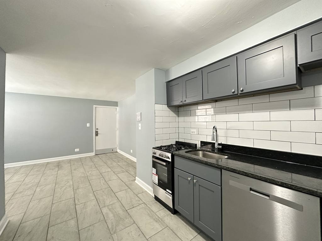 Apartment for rent at 6725 California #DNG, Chicago, IL 60645