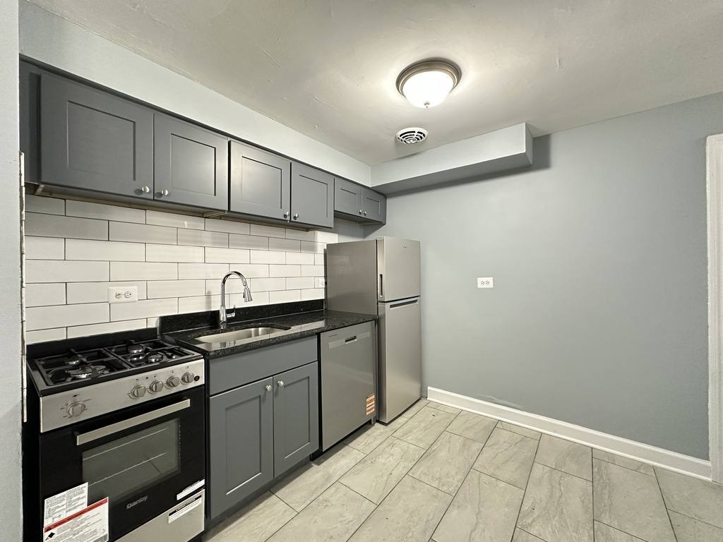 Apartment for rent at 6725 California #DNG, Chicago, IL 60645